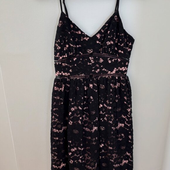 Aritzia Babaton Black Lace Dress / size 00 / Like New! - Picture 2 of 4